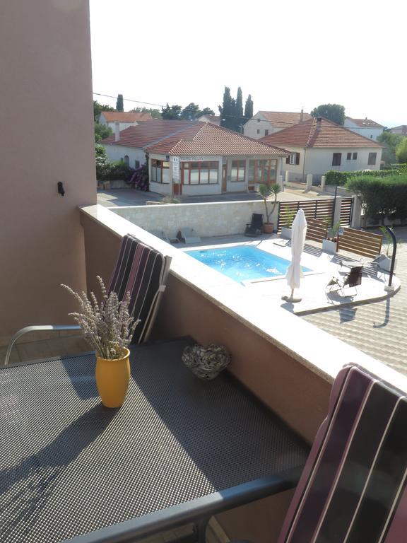 Banic Apartments With Pool Біоград-на-Мору Номер фото