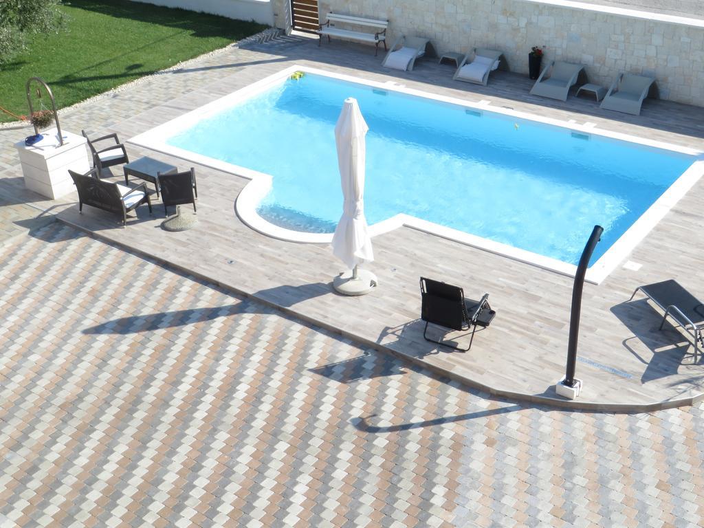 Banic Apartments With Pool Біоград-на-Мору Номер фото